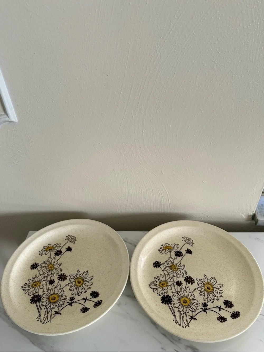 Set of 4-ROYCROFT‎ STONEWARE DAISIES FLOWERS DINNER PLATES